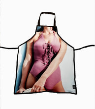 Charger l'image dans la galerie, Tablier drôle de cuisine ou travaux - pour adulte - écoresponsable - femme costume de bain rose