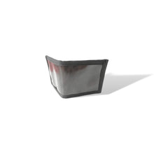 Charger l'image dans la galerie, Ce portefuille est de matériaux récupérés. Fabriqué à la main au Qubécec.