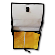 Charger l'image dans la galerie, Sac à bandoulière format grand. Jaune, blanc