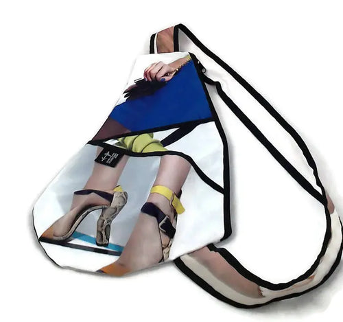 sac à dos format petit - Femme en talons hauts en serpent et jupe bleue