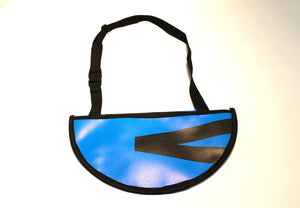 Sac à bandoulière demi rond bleu, blanc noir