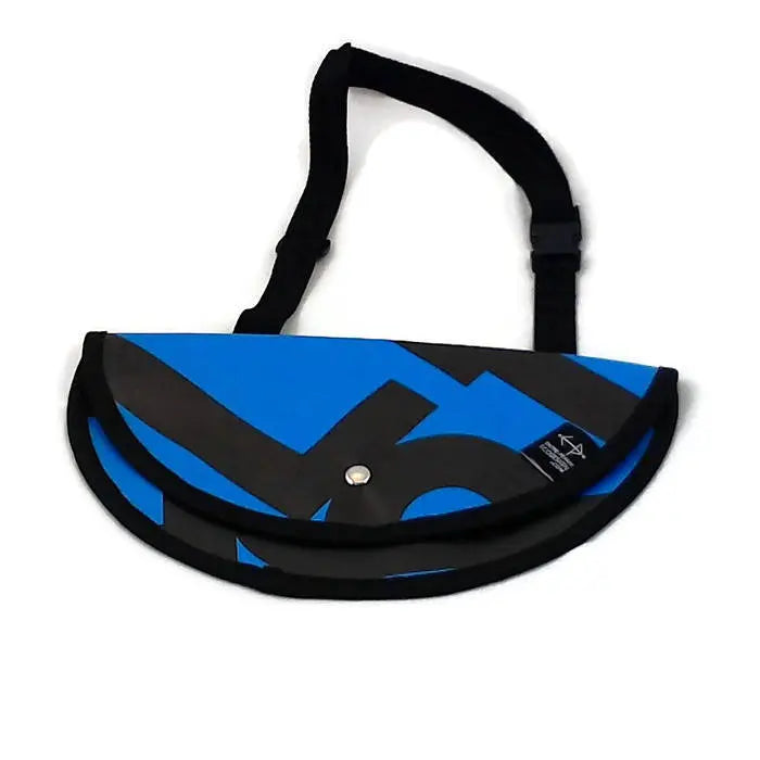 Sac à bandoulière demi rond bleu écriture noire