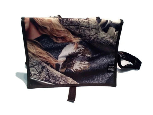Sac à dos format moyen - aigle, femme aux cheveux blond