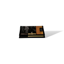 Charger l&#39;image dans la galerie, Portefeuille avec poche de monnaie fait de bannière publicitaire récupérée. Il est fabriqué 100% au Québec, Canada. Couleur: noir et brun