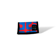 Charger l&#39;image dans la galerie, Portefeuille unisexe avec poche de monnaie fait de bannière publicitaire récupérée. Il est fabriqué 100% au Québec, Canada. Couleur: bleu logo Montréal rouge